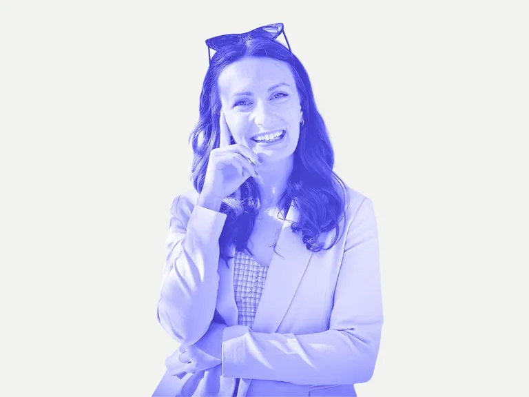 Frau mit Sonnenbrille auf dem Kopf, daneben Text: "Ehe-Check: Was dein Ja-Wort bedeutet".
